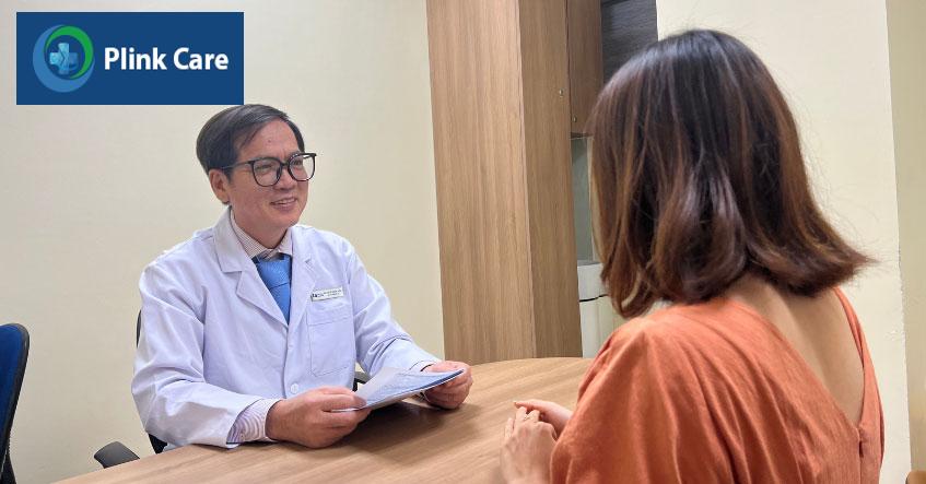 bác sĩ lê ngọc vinh khám cho khách hàng