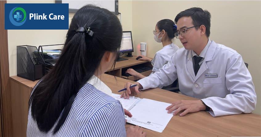 Bác sĩ Nguyễn Văn Nghĩa tư vấn điều trị cho người bệnh viêm bàng quang