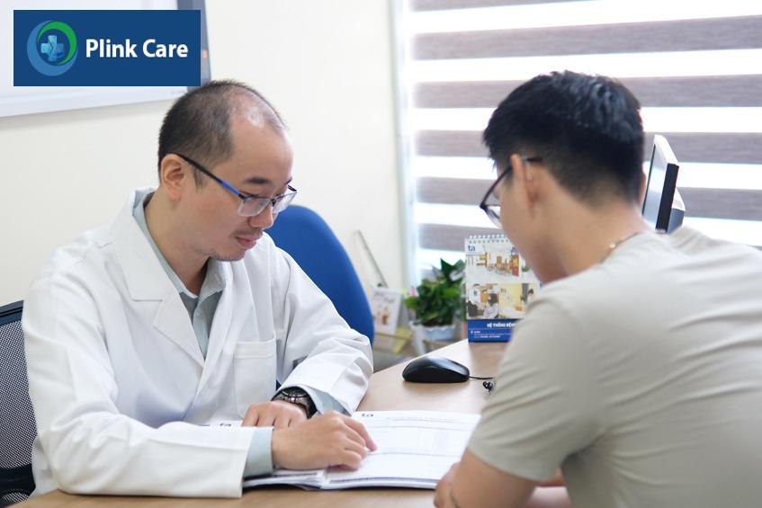 bác sĩ vũ trần minh nguyên tư vấn cho khách hàng
