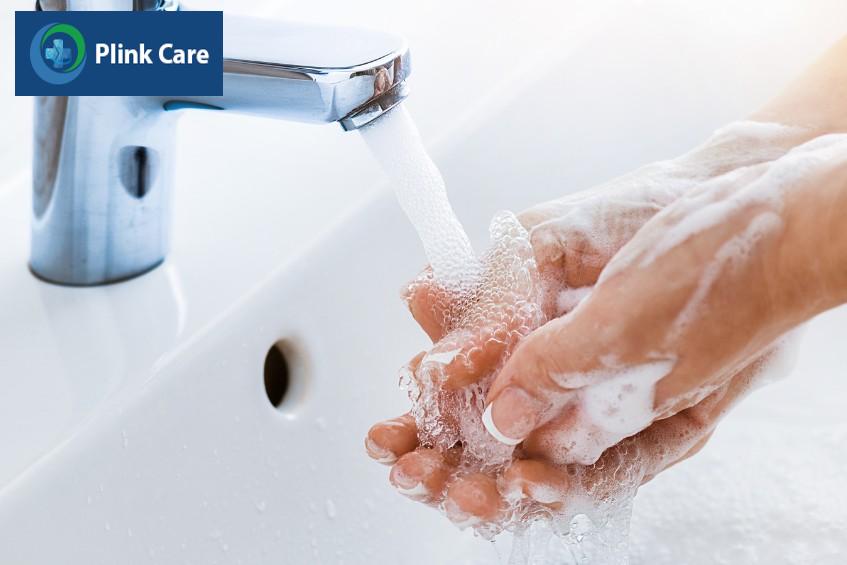 Bạn nên thường xuyên rửa tay bằng nước sạch và xà phòng