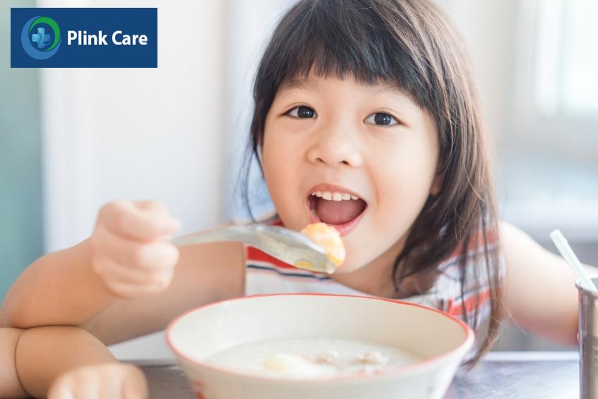 Bố mẹ nên cho trẻ ăn các món được nấu mềm
