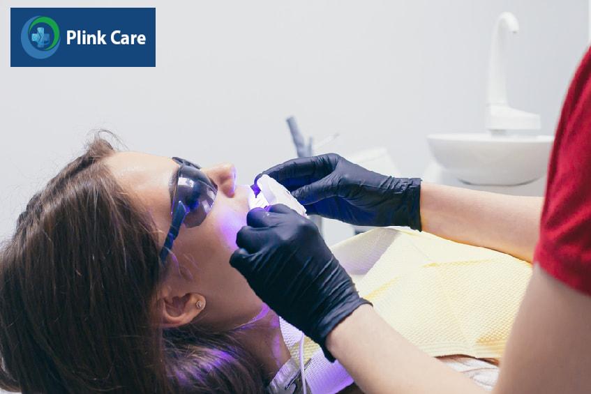 cách để làm trắng răng, Tẩy trắng răng bằng ánh sáng đèn Halogen hoặc Laser