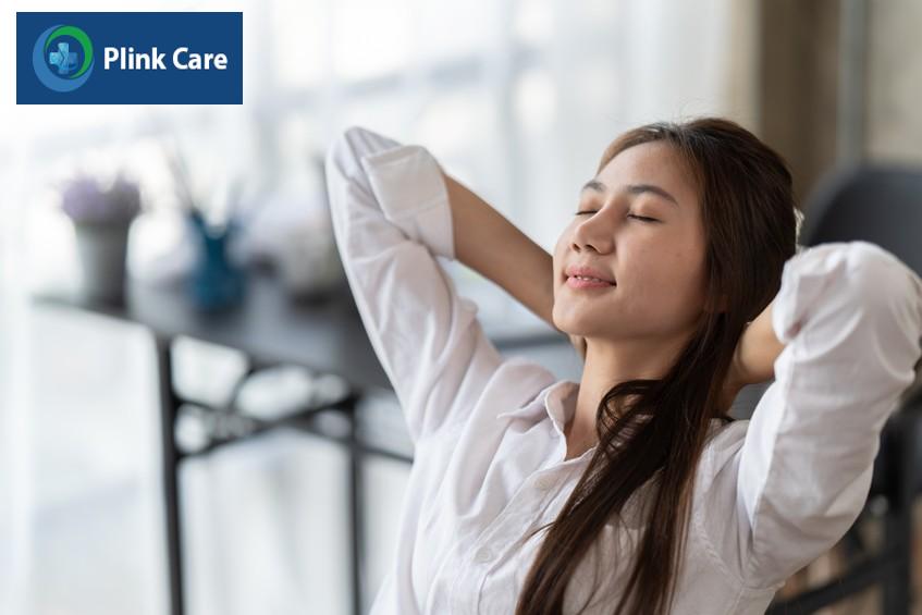 cho mắt nghỉ ngơi giúp kiểm soát độ cận