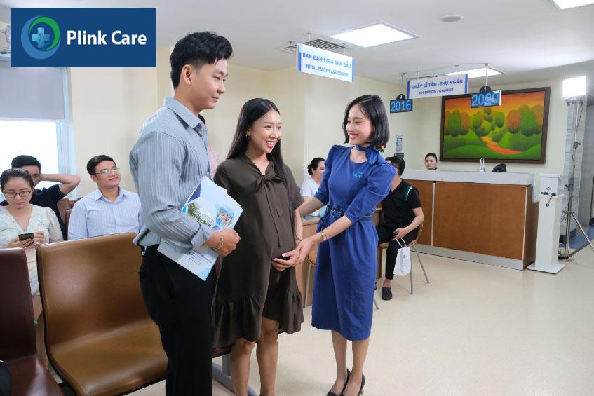 đội ngũ hỗ trợ thai phụ trong quá trình khám thai