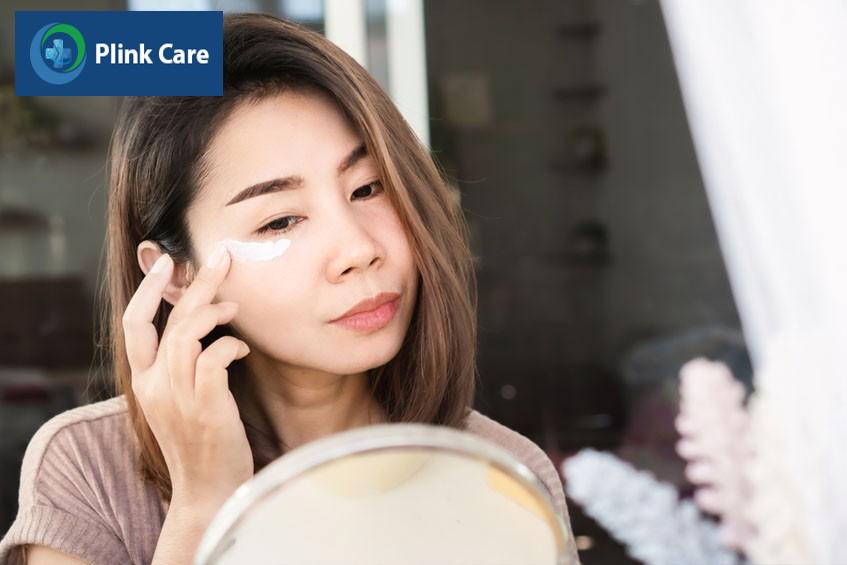 dưỡng ẩm quanh mắt ngăn lão hóa