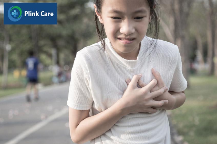 Người mắc hội chứng Wolff-Parkinson-White có thể gặp triệu chứng đau ngực, tim đập thình thịch