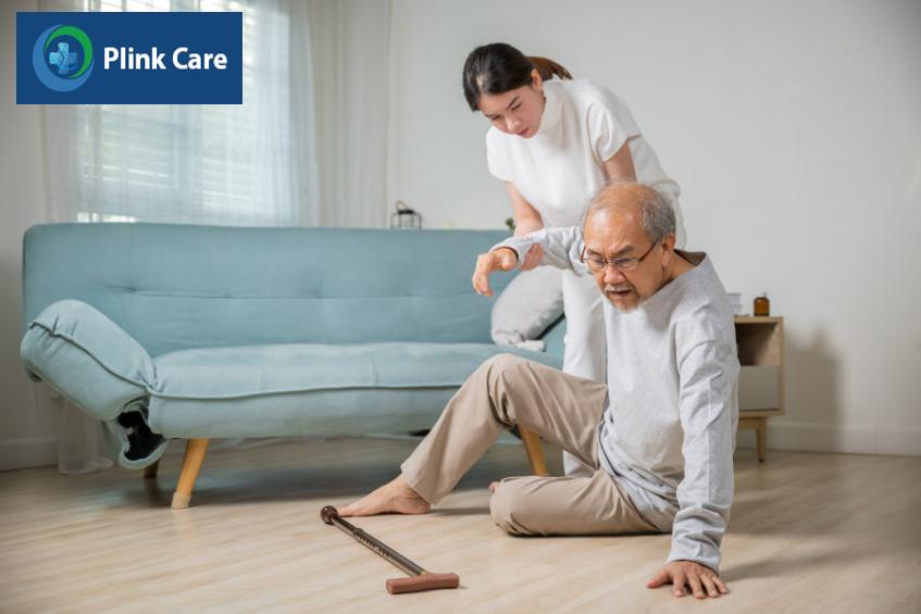 Cần nhanh chóng đỡ người bệnh ngồi hoặc nằm xuống khi có dấu hiệu hạ huyết áp tư thế