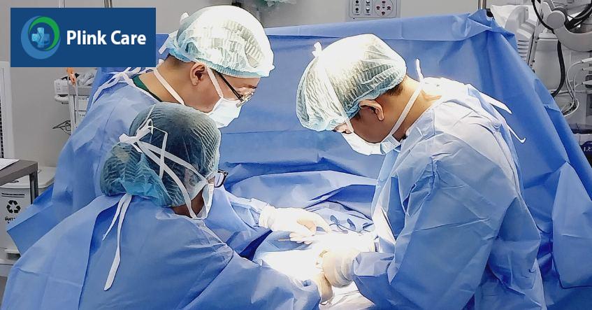 phẫu thuật nối ống dẫn tinh được tiến hành bởi các bác sĩ