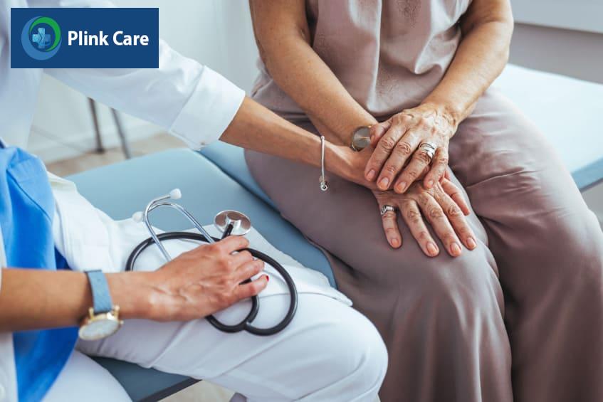 Phụ nữ mãn kinh mắc hội chứng niệu dục cảm thấy thiếu tự tin