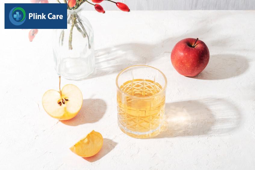 tẩy răng ố vàng tại nhà bằng giấm táo