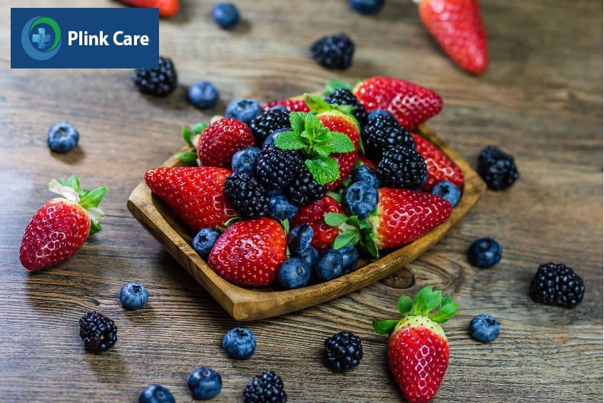 trẻ bị đau đầu nên ăn gì, các loại quả mọng