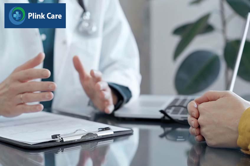 Tư vấn bệnh nhân bị sưng đau khớp ngón tay