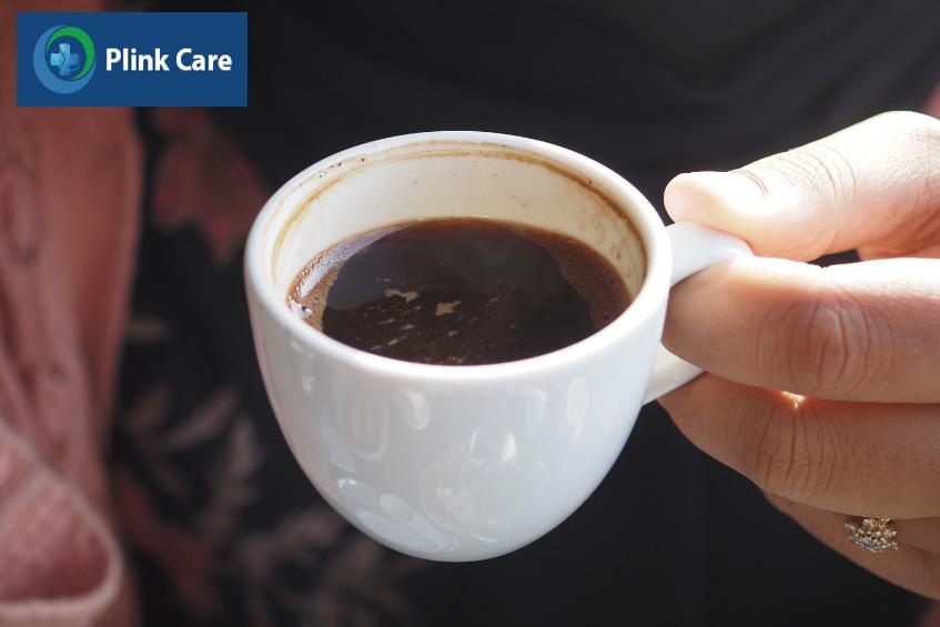 Uống quá nhiều cafe có thể gây ra tình trạng nhịp tim đập nhanh